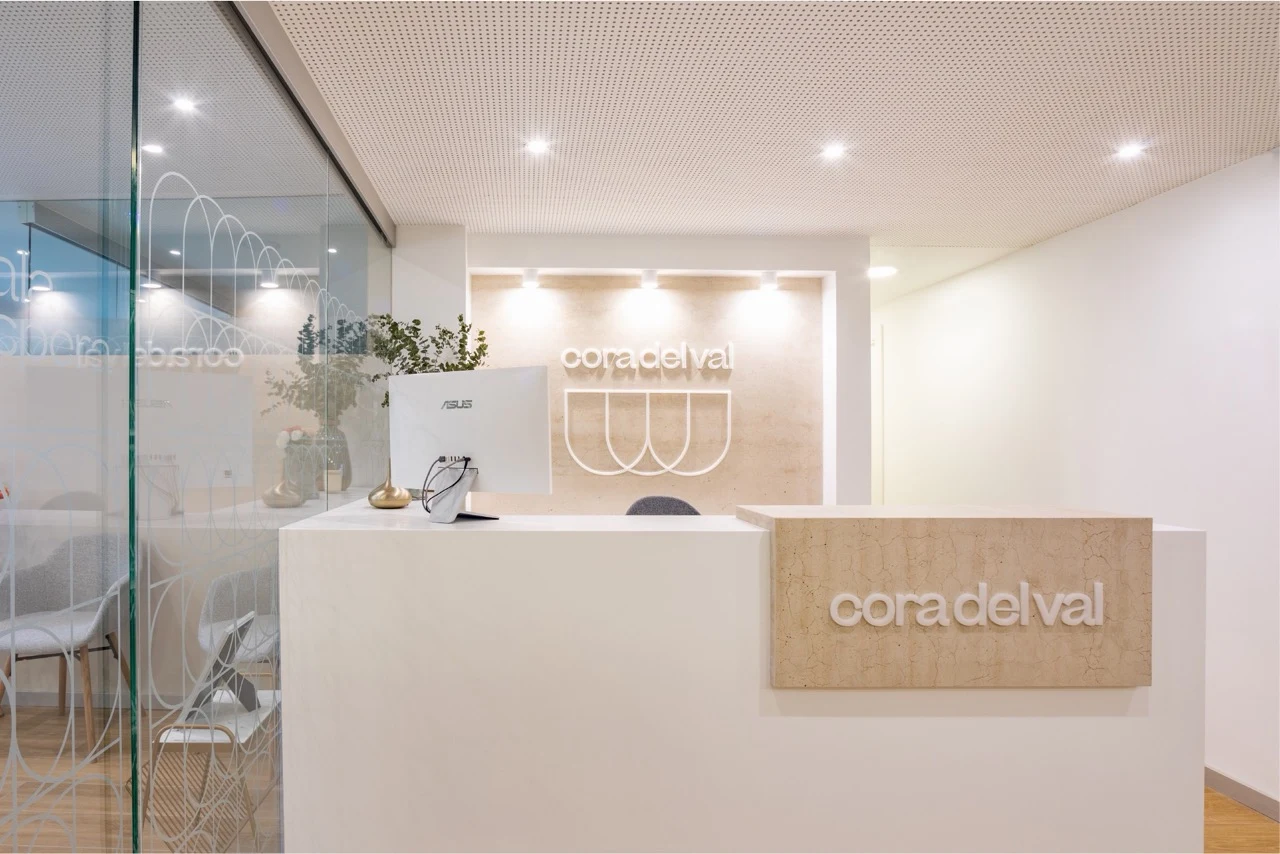 cora del val — aplicación de marca 8