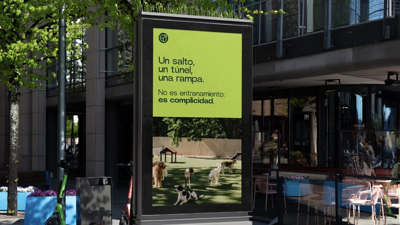Entorno Urbano — aplicación de marca 4