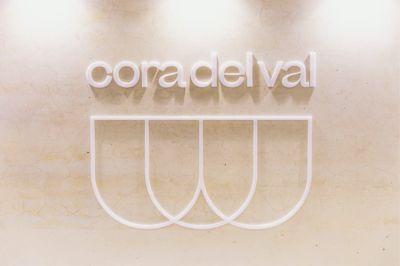 cora del val — aplicación de marca 10